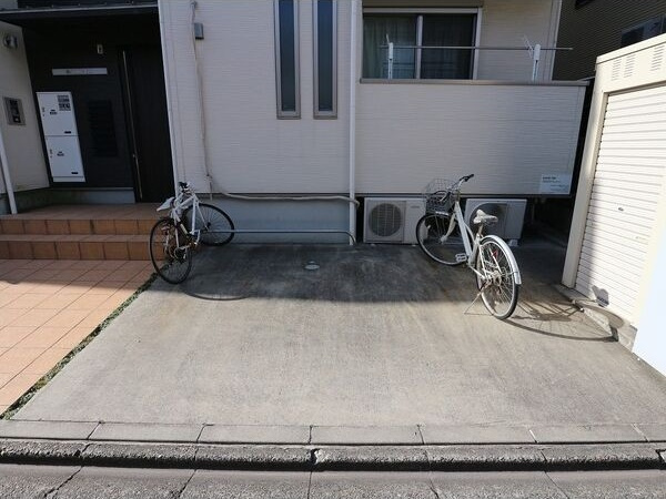 Grandtic Banの駐車場
