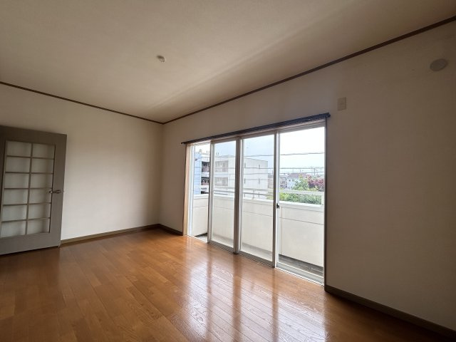 春日部市南３丁目のアパートの洋室