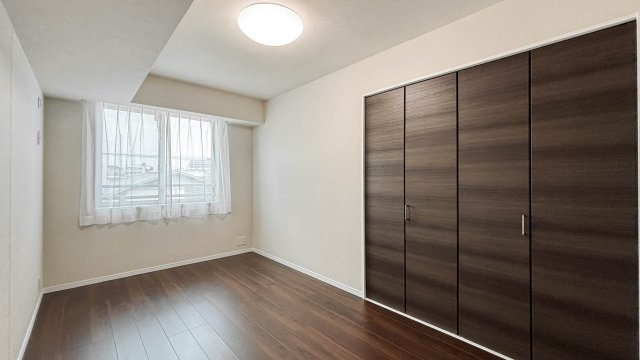 パークコート市谷仲之町の洋室|落ち着いた色調の洋室です