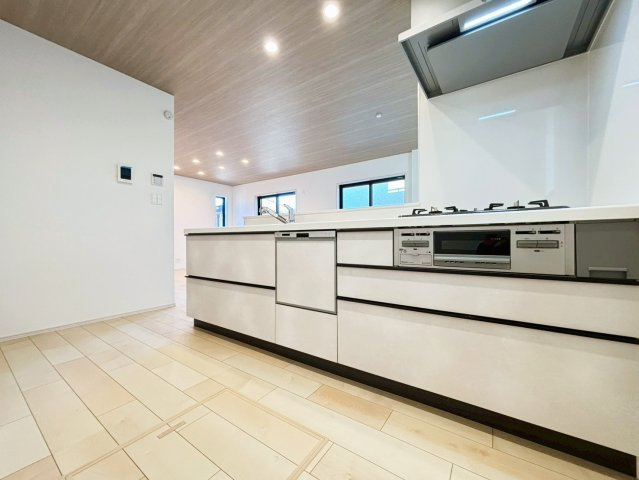 町田市原町田2丁目のその他|リビングやダイニングを見渡せる対面式キッチンは、家族やゲストとの会話を楽しみながら調理できる設計。子