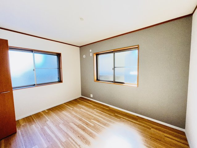 和田戸建の洋室|コンパクトで使いやすい洋室です
