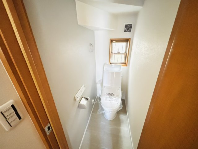 和田戸建のトイレ|落ち着いたトイレです