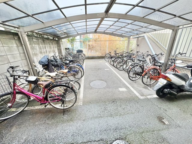 日神パレス竹の塚の駐輪場
