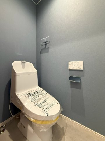 杉並区桃井二丁目戸建のトイレ|落ち着いた色調のトイレです
