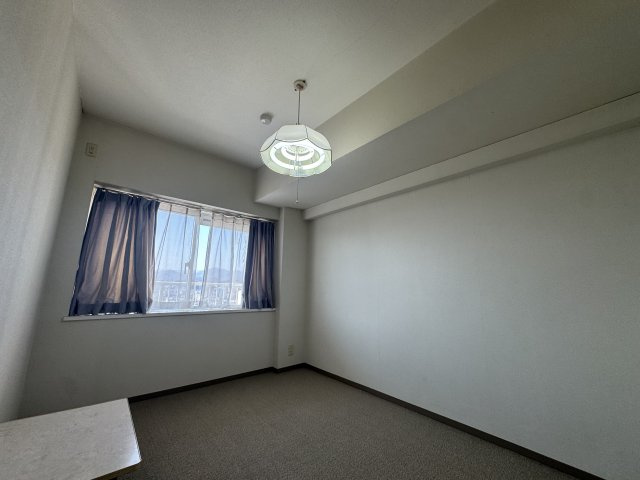 －三丁目不動産-ダイアパレス小川の洋室|ゆったりした洋室です
