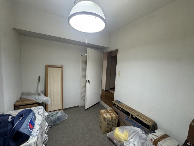 －三丁目不動産-ダイアパレス小川の洋室|個人の部屋や寝室として使える洋室です