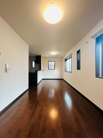 東大和市中央四丁目戸建の居間・リビング|ゆったりとしたリビングです