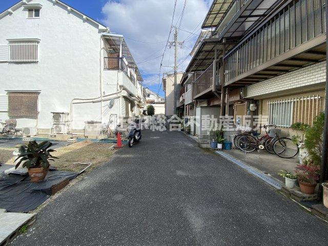 横沼町1丁目中古戸建の前面道路含む現地写真|リフォームや住宅ローン・東大阪市の不動産の事なら弊社にお任せ下さいませ！
各地域の特徴・グルメ・裏道やその他、細かい情報等も熟知した
東大阪市出身のスタッフが新生活を送るお客様をサポート致します！