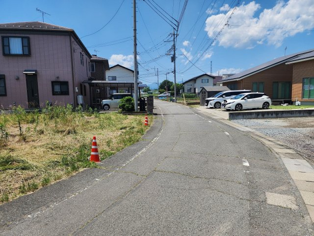 高崎市金古町売土地の前面道路含む現地写真