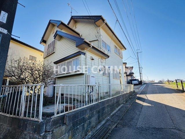 八街市大木　中古戸建の前面道路含む現地写真