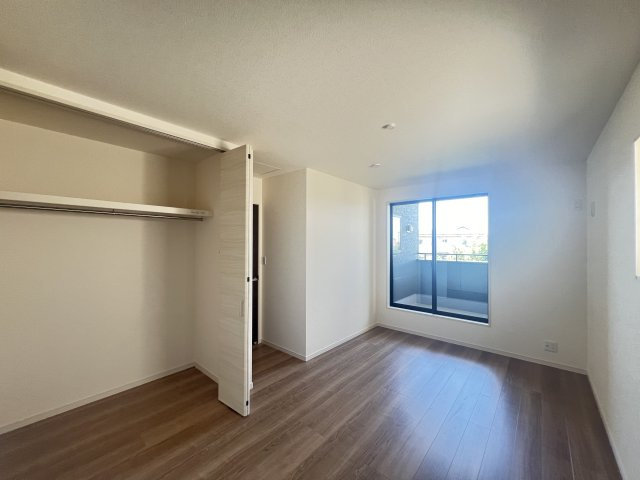 桜井市三輪　第10期全２棟の洋室|個人の部屋や寝室として使える洋室です　収納付き