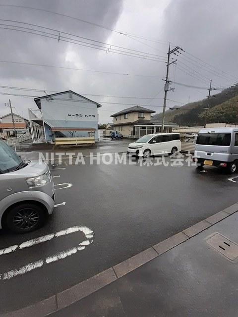 パパイヤプレースＡの駐車場|敷地内駐車場がついています＊