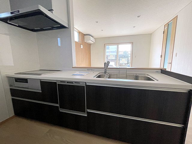 【エコnaホーム】　郡山市小原田1丁目　小原田小・小原田中のキッチン|IHクッキングヒーターで火災の心配も少なくお掃除もしやすいですね！