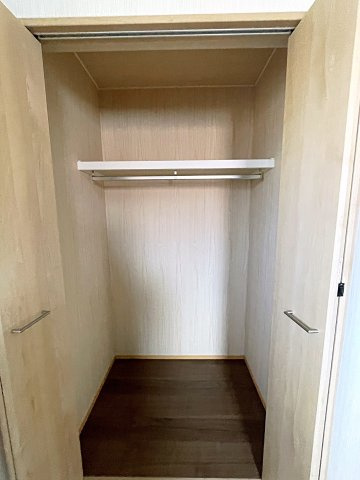 【エコnaホーム】　郡山市小原田1丁目　小原田小・小原田中の収納|枕棚とパイプ付きのクローゼット収納