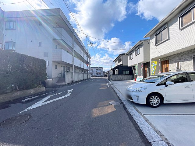 【エコnaホーム】　郡山市小原田1丁目　小原田小・小原田中の前面道路含む現地写真