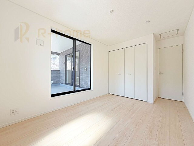 水戸市河和田町第3　新築戸建て　19号棟の洋室|どんな部屋家具も合わせやすいシンプルな洋室！
たっぷりの日差しと心地よい風が舞い込む住まい♪