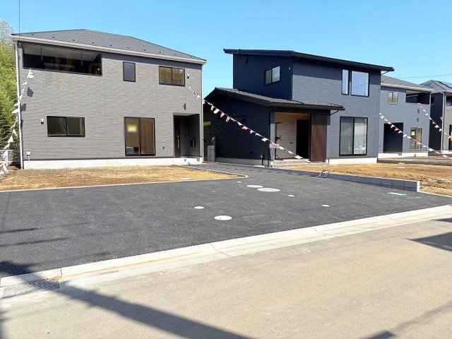 水戸市河和田町第3　新築戸建て　19号棟の駐車場|カースペースは3台完備。ゲスト用のスペースも確保できますね♪
