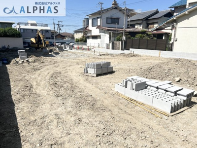 【外観】 | 明石市上ノ丸一丁目　建築条件無し土地 | ☆建築条件なし☆　お好きなハウスメーカーで建築できます♪
前面道路南向きの為、陽当たり良好♪