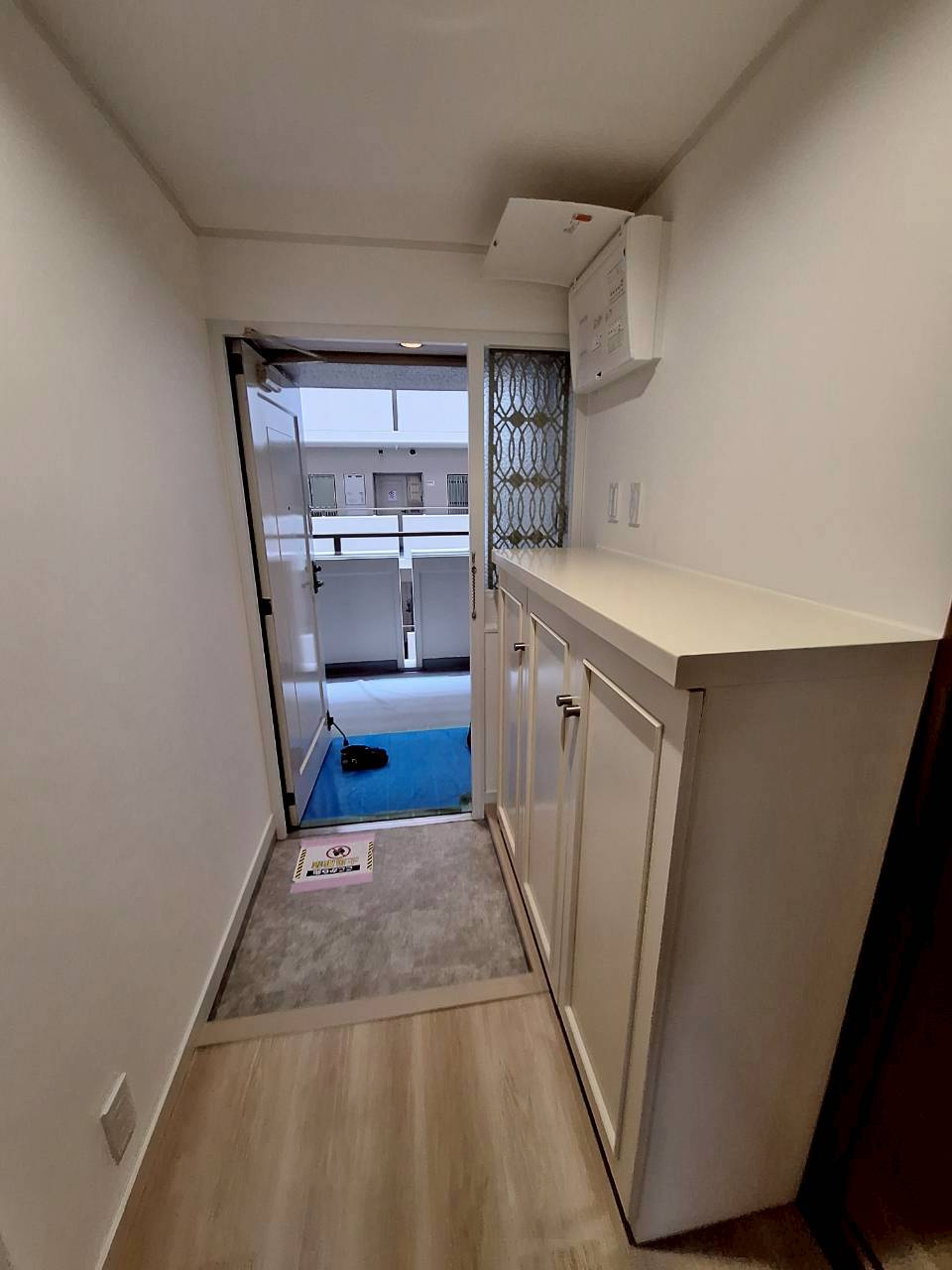 綾瀬プルミエの玄関