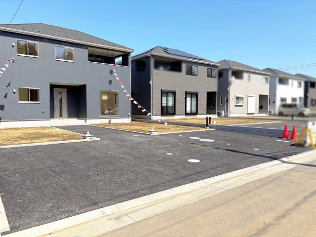 水戸市河和田町第3　新築戸建て　21号棟の駐車場|カースペースは3台完備。ゲスト用のスペースも確保できますね♪