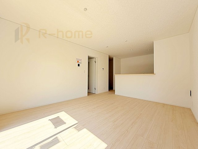 水戸市河和田町第3　新築戸建て　21号棟の居間・リビング|広くて明るいＬＤＫ♪ ゆったりくつろげるリビングスペースで、ご家族皆様の笑顔が溢れます。