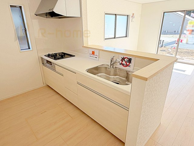 水戸市河和田町第3　新築戸建て　21号棟のキッチン|料理をしながら家族とコミュニケーションが取れる対面式システムキッチン。