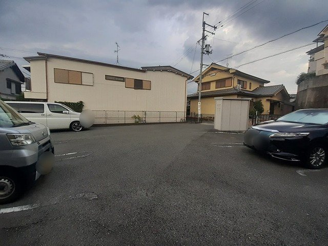 サニーメゾンの駐車場