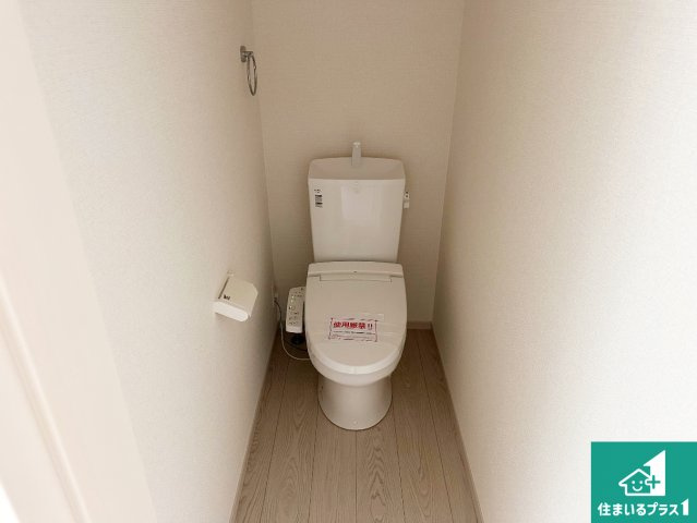 神戸市垂水区山手　第1期　新築一戸建てのトイレ|1・2階の2ヶ所にあるので、朝の忙しい時間の順番待ちもなく、深夜の利用にも大変便利です。