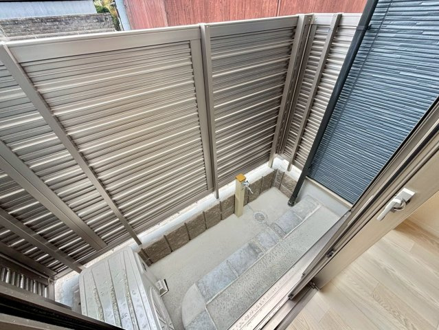 イストワール　ブルーのバルコニー