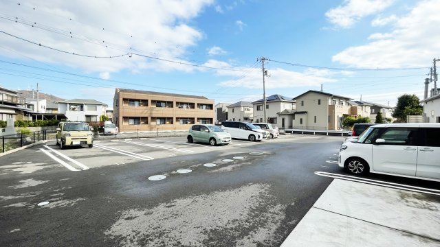 ルミナスの駐車場