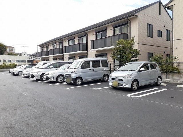 レジオンス阪杉の駐車場