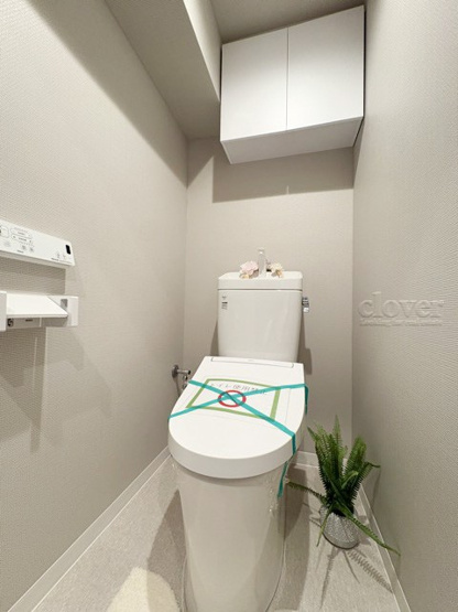 【トイレ】 | ハイネス大久保 | トイレはもともと個人の領域である自宅の中でも、最もプライベートな空間です。だからこそ、ほしい「落ち着き」がここにあります。～即日のご見学可能～　お問合せはお気軽にどうぞ。