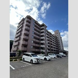 スペクトル舟津弐番館の駐車場