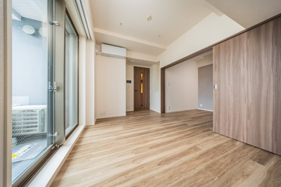 【居間・リビング】 | パークアクシス神保町 | ※写真は同タイプ住戸です。