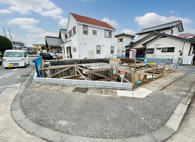 【LIGARE】宇都宮市江曽島 16期 全1棟の外観|〇只今建築中〇
4LDK+3WIC+カースペース3台！
周辺環境に恵まれた限定1邸。
開放感のある角地です☆
※2026年3月撮影