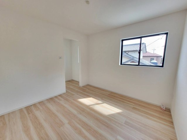 【LIGARE】宇都宮市江曽島 16期 全1棟の収納|〇1号棟・2階廊下収納〇
ご家族皆様で共有できる廊下収納☆
季節の家電をしまったり、防災グッズをしまうのにも最適です♪
※2026年5月撮影