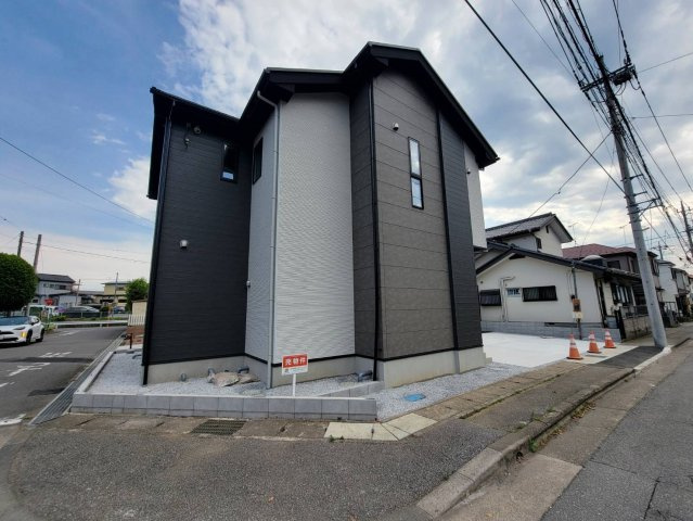 【LIGARE】宇都宮市江曽島 16期 全1棟の前面道路含む現地写真|〇北西角地〇
二面道路に面していますので風通し良好♪家全体に開放感が生まれます♪
見通しが良く、死角が生まれにくいのも防犯性のメリットです。
ぜひ現地にて日当たり、周辺環境等をお確かめくださいませ！