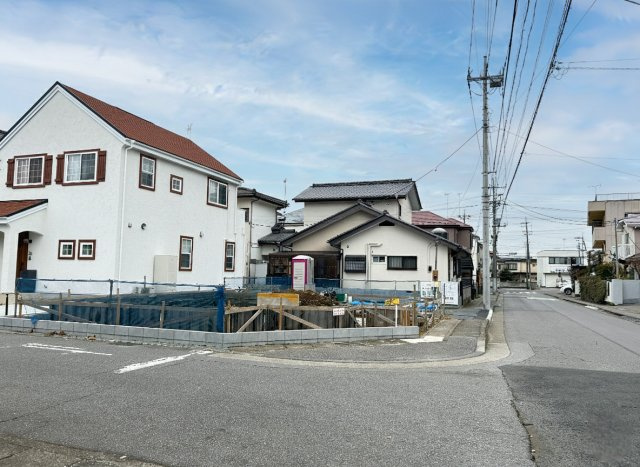【LIGARE】宇都宮市江曽島 16期 全1棟の前面道路含む現地写真|〇只今建築中〇
建築中の工程を確認できるのがは今ならではのメリットです。
周辺環境を含め、今からチェックがおすすめです。
先ずはお気軽にお問合せください！
※2026年3月撮影
