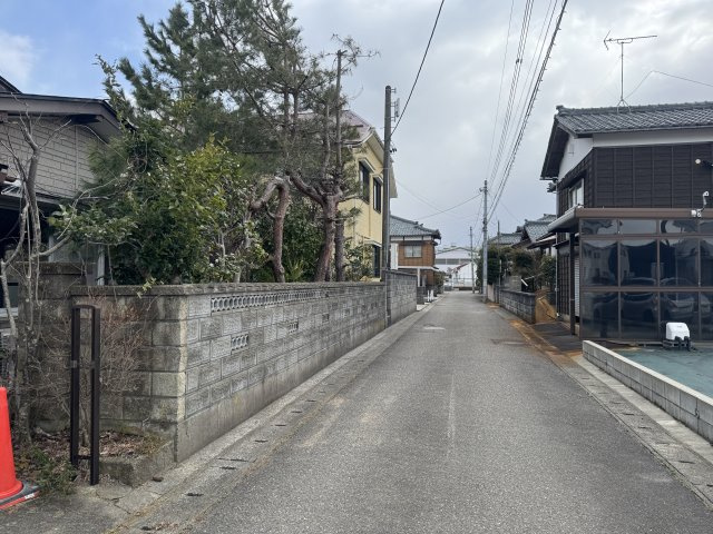 秋葉区南町　土地の前面道路含む現地写真
