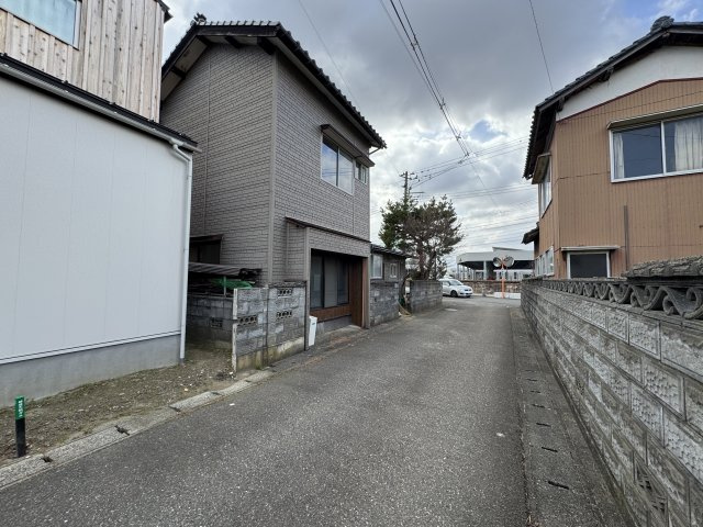 秋葉区南町　土地の前面道路含む現地写真