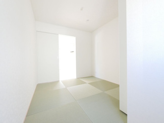 【洋室】 | 中央市成島 新築戸建 全3棟 1号棟 車2台並列 道路6ｍ | 2階6.5帖洋室