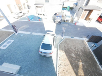 【前面道路含む現地写真】 | 中央市成島 新築戸建 全3棟 1号棟 車2台並列 道路6ｍ | 前面道路南側