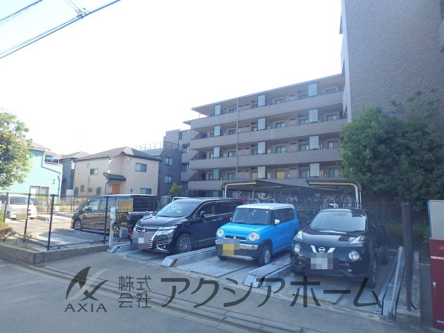 レーベンハイム久米川ルーエンプラッツの駐車場