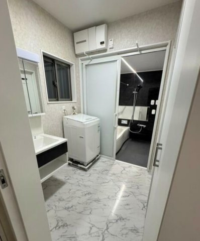 花田町小川中古戸建の洗面所