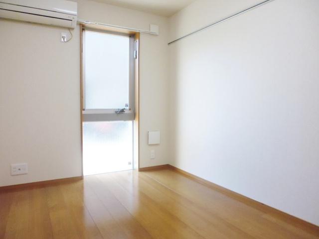 赤羽ベースの洋室|キレイなフローリングのお部屋です。