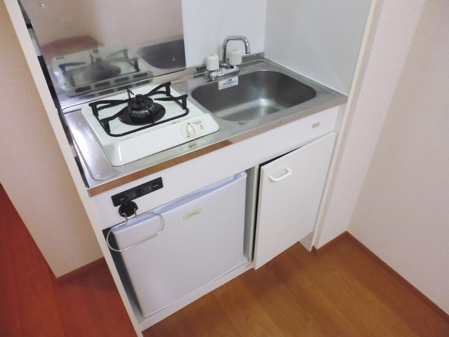 赤羽ベースのキッチン|一口ガスコンロ・冷蔵庫設置済みのキッチンです！