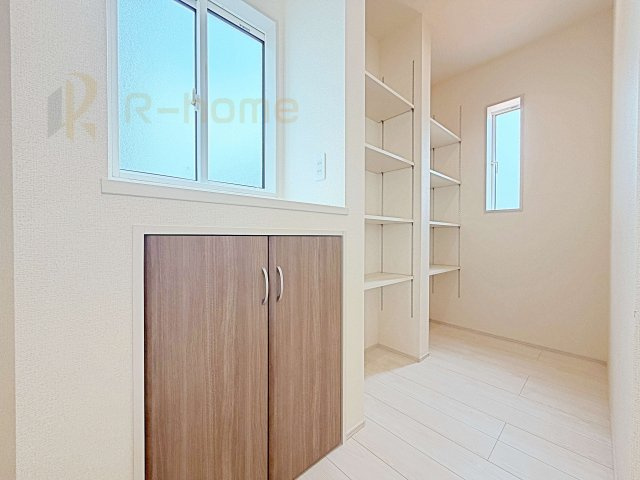 水戸市赤塚1丁目　新築戸建て　1号棟の収納|キッチンにはパントリーを設置！キッチン回りの整理整頓の悩みも解決♪