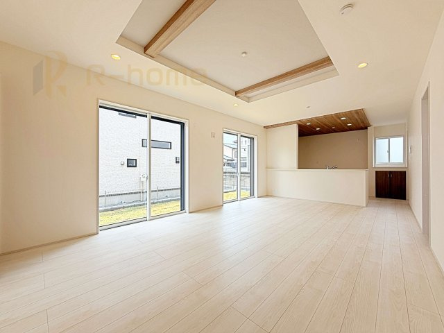 水戸市赤塚1丁目　新築戸建て　1号棟の居間・リビング|広々としたLDK♪充分な広さがあり、ご家族でインテリアのレイアウトを考えるのも楽しみですね！