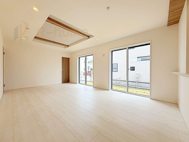 水戸市赤塚1丁目　新築戸建て　1号棟の居間・リビング|開放感のあるリビングには収納スペースもあり、ゆったりした空間を保てます♪