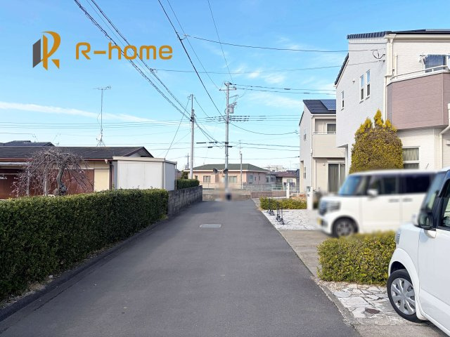 水戸市赤塚1丁目　新築戸建て　2号棟の前面道路含む現地写真|周辺環境も併せて案内致します♪
閑静な住宅地で笑顔あふれる新生活！
ぜひ現地へお越しください♪